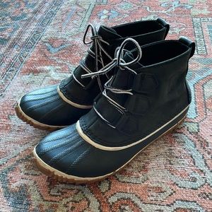 Sorel Black and White Duck Boots - Size 6.5